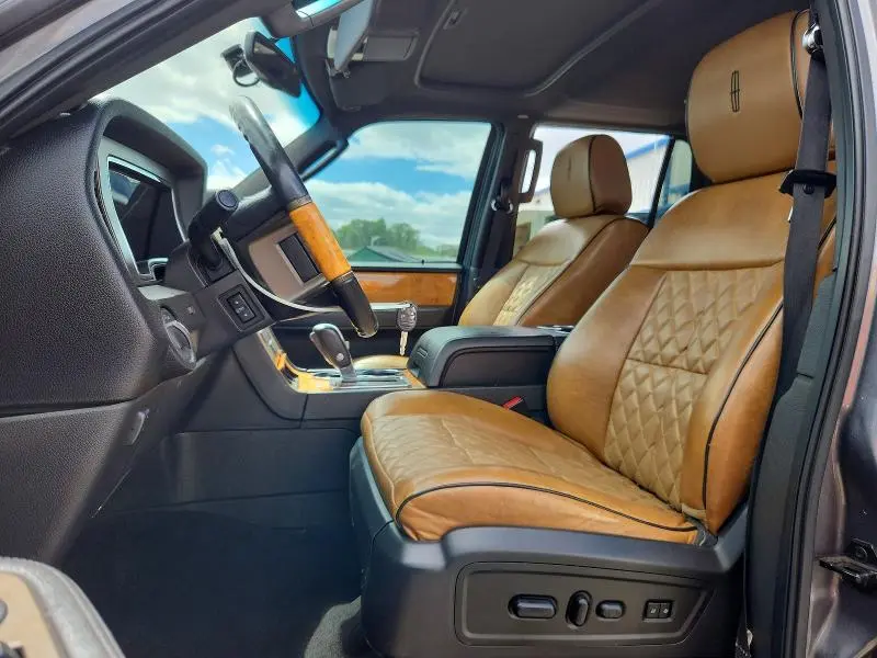 2011 LINCOLN NAVIGATOR   