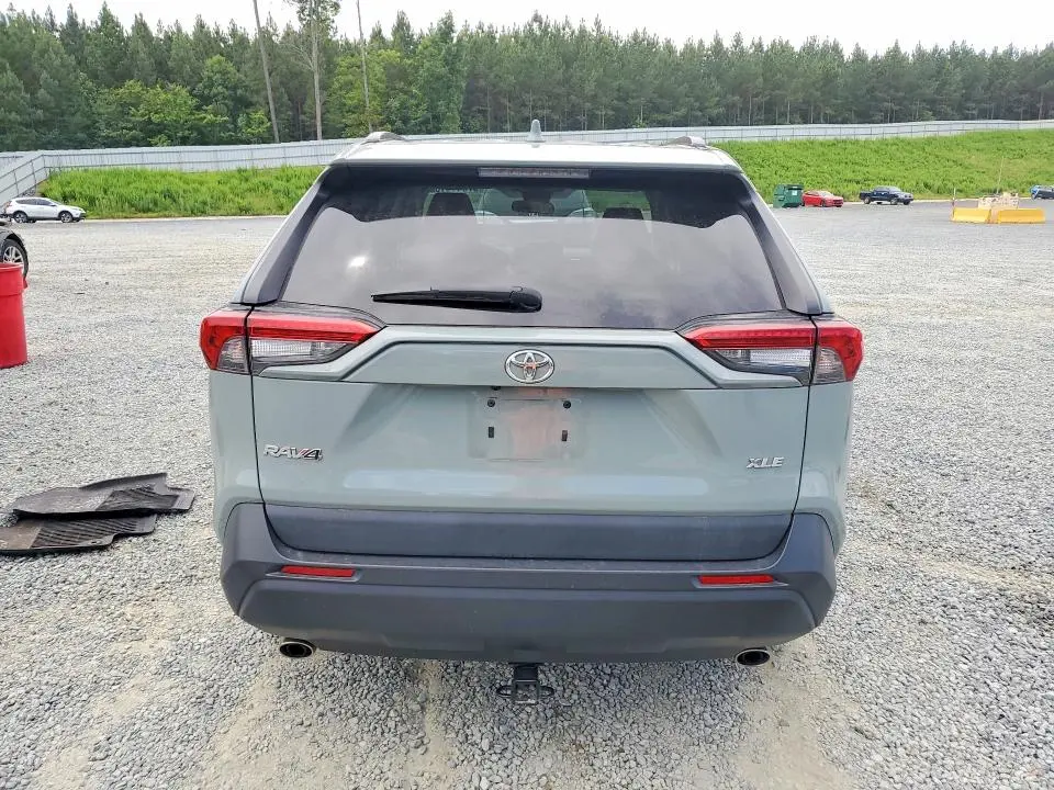2021 TOYOTA RAV4 XLE  