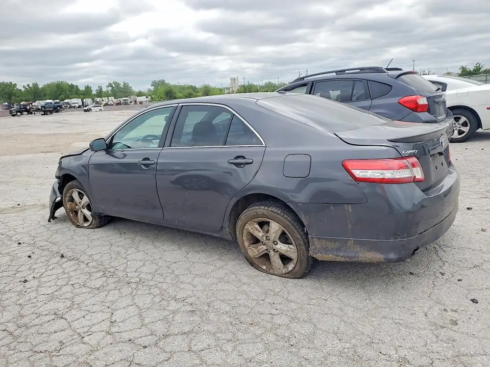 2011 TOYOTA CAMRY SE  