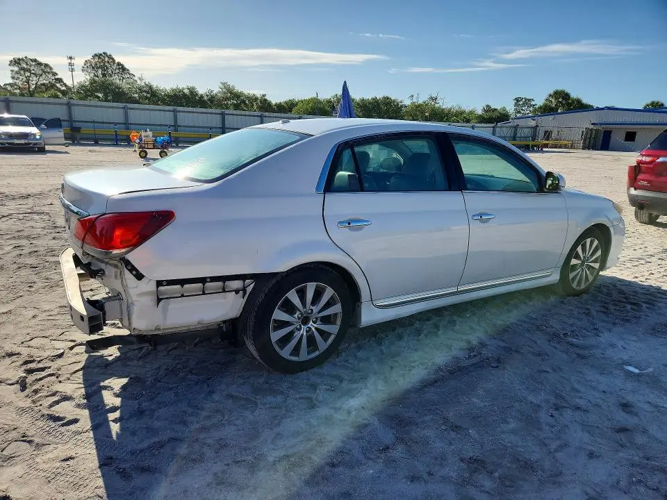 2011 TOYOTA AVALON LIMITED  