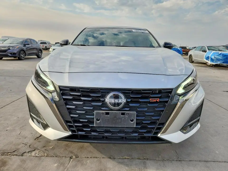 2024 NISSAN ALTIMA SR  