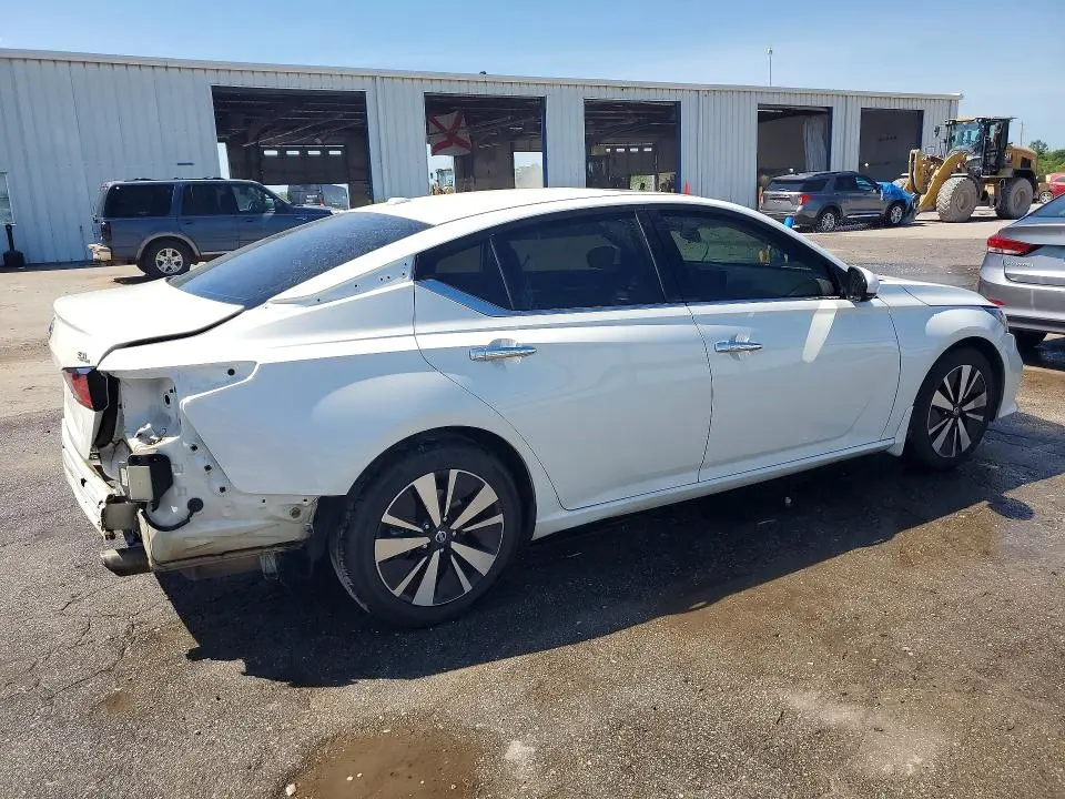 2022 NISSAN ALTIMA SL  