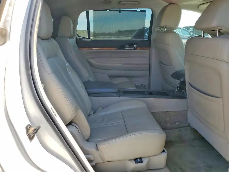 2010 LINCOLN MKT   