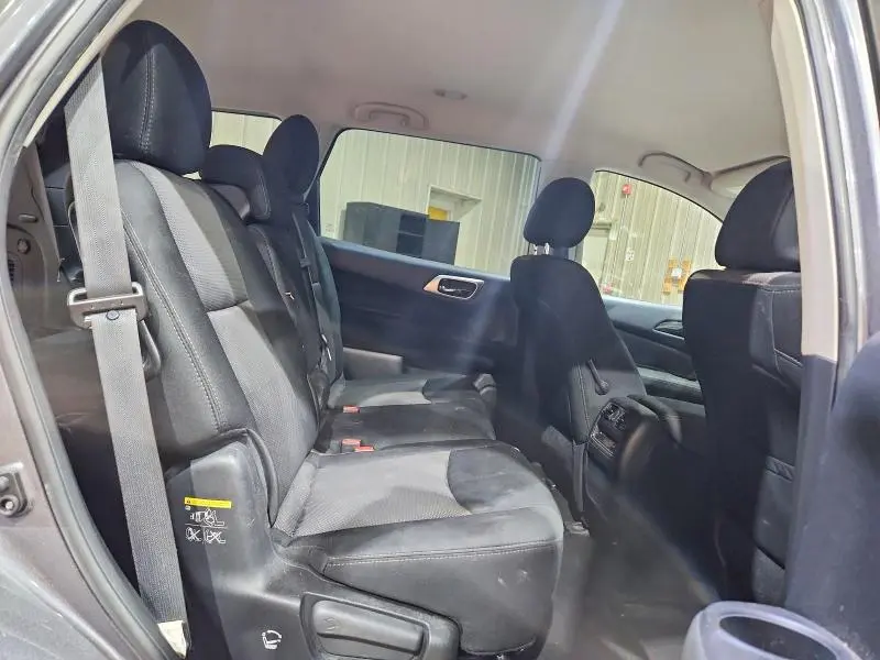2017 NISSAN PATHFINDER SV  