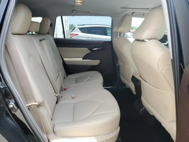 2020 TOYOTA HIGHLANDER XLE  