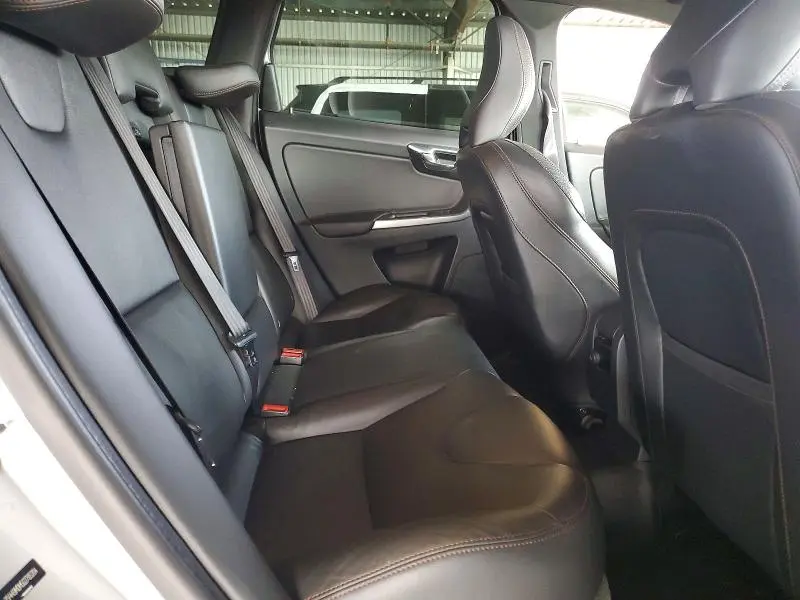 2016 VOLVO XC60 T6 PLATINUM  