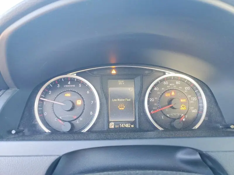 2016 TOYOTA CAMRY SE  