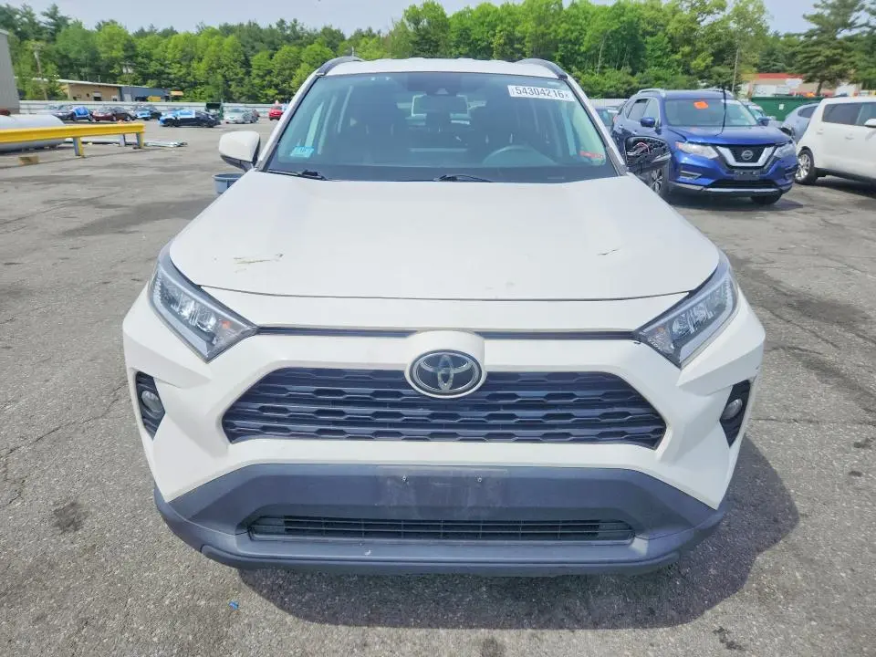 2021 TOYOTA RAV4 XLE  