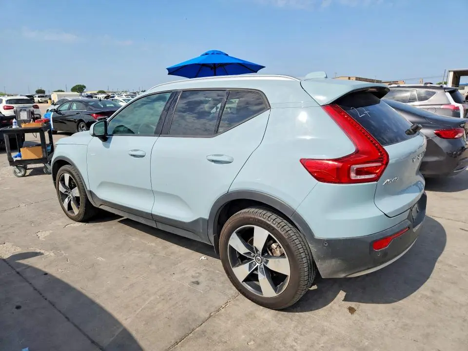 2019 VOLVO XC40 T5 MOMENTUM  