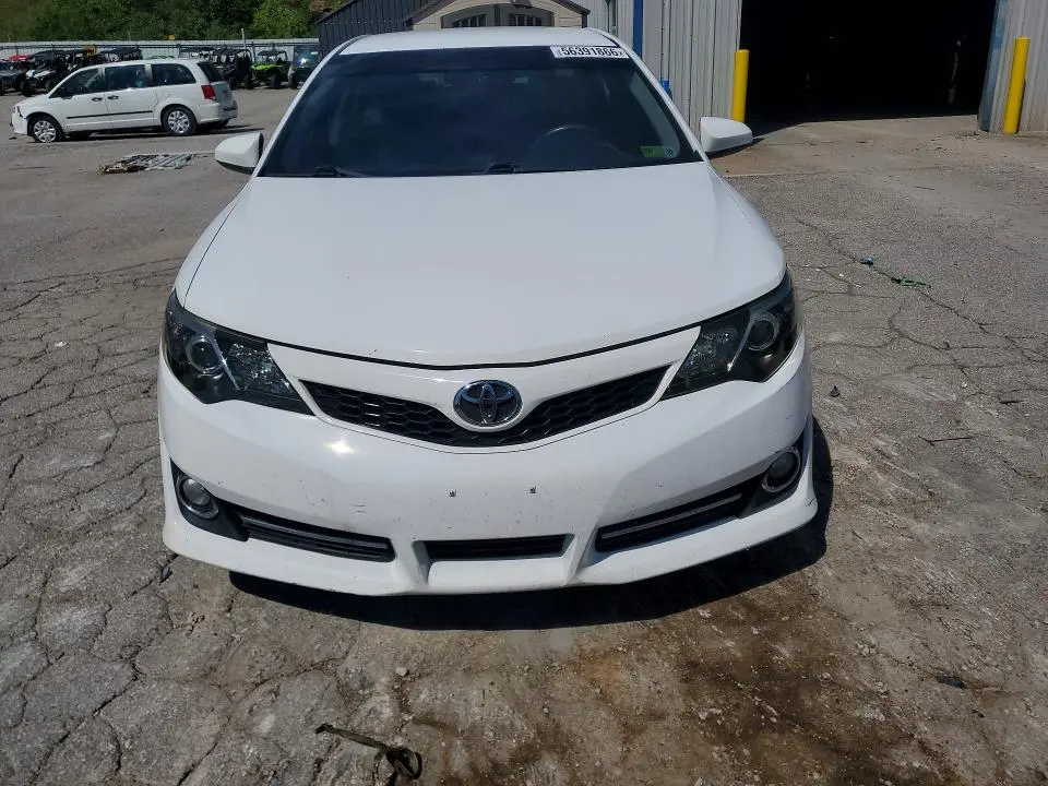 2013 TOYOTA CAMRY SE  
