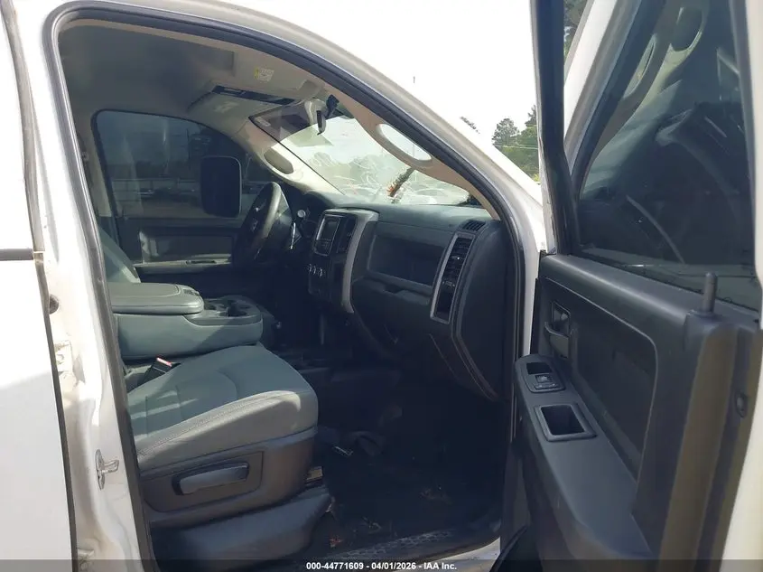2018 RAM 2500 TRADESMAN  4X4 8' BOX