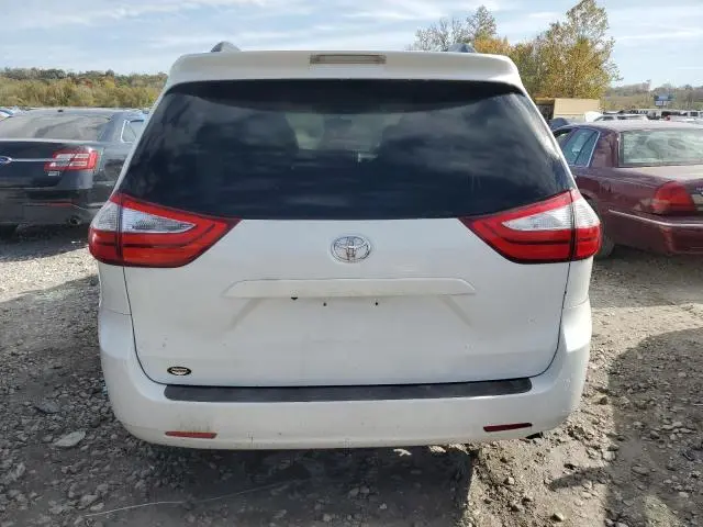 2017 TOYOTA SIENNA XLE  
