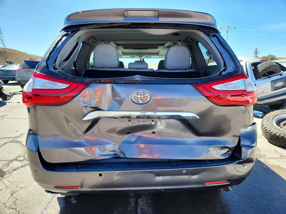 2015 TOYOTA SIENNA LIMITED PREMIUM 7-PASSENGER  