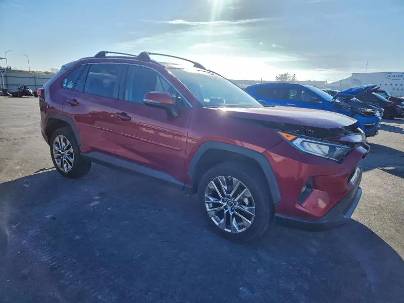 2019 TOYOTA RAV4 XLE  