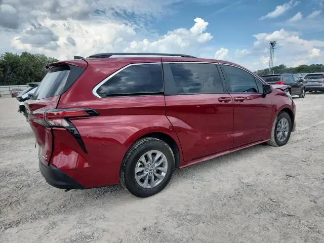 2022 TOYOTA SIENNA LE  