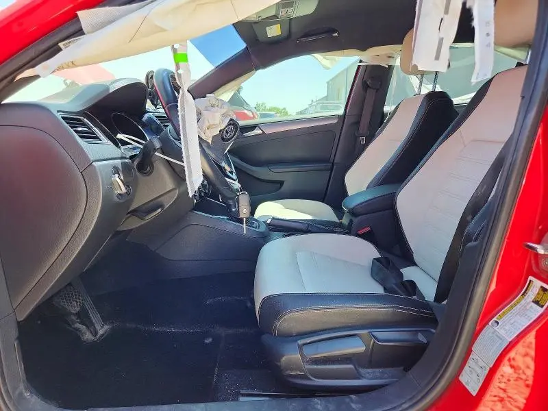 2016 VOLKSWAGEN JETTA SPORT  