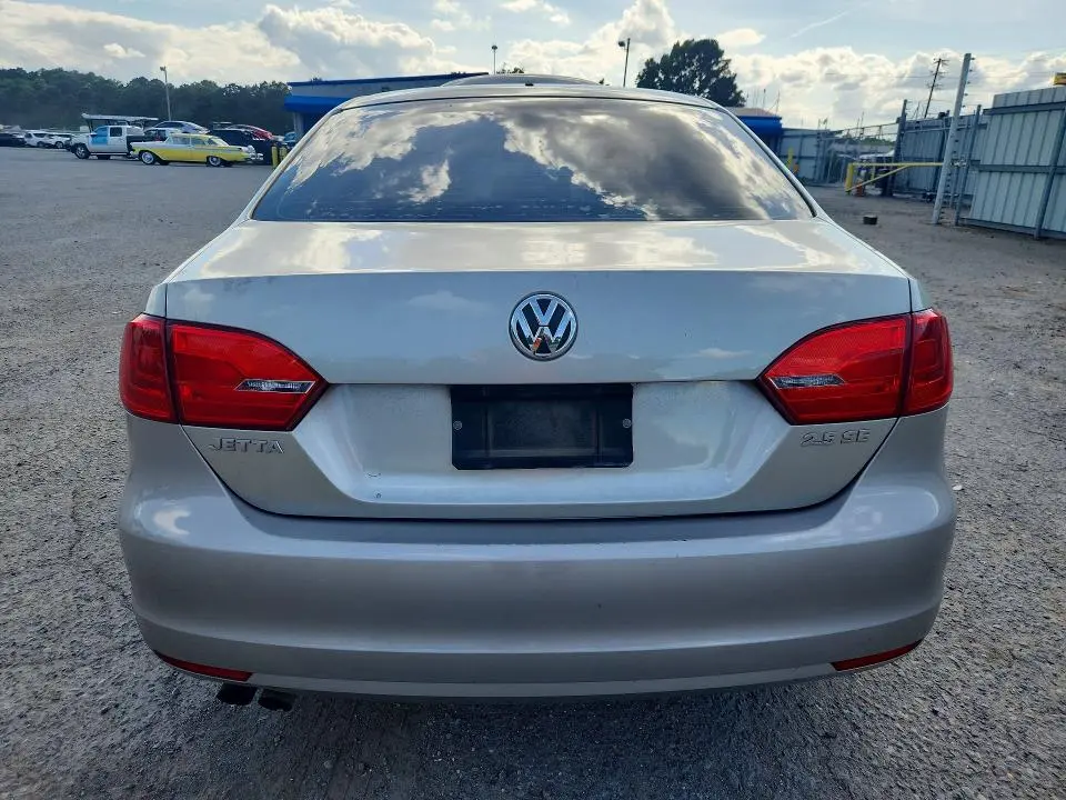 2013 VOLKSWAGEN JETTA SE  