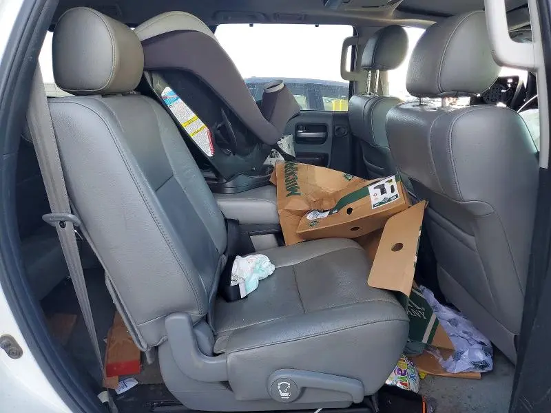 2011 TOYOTA SEQUOIA PLATINUM  