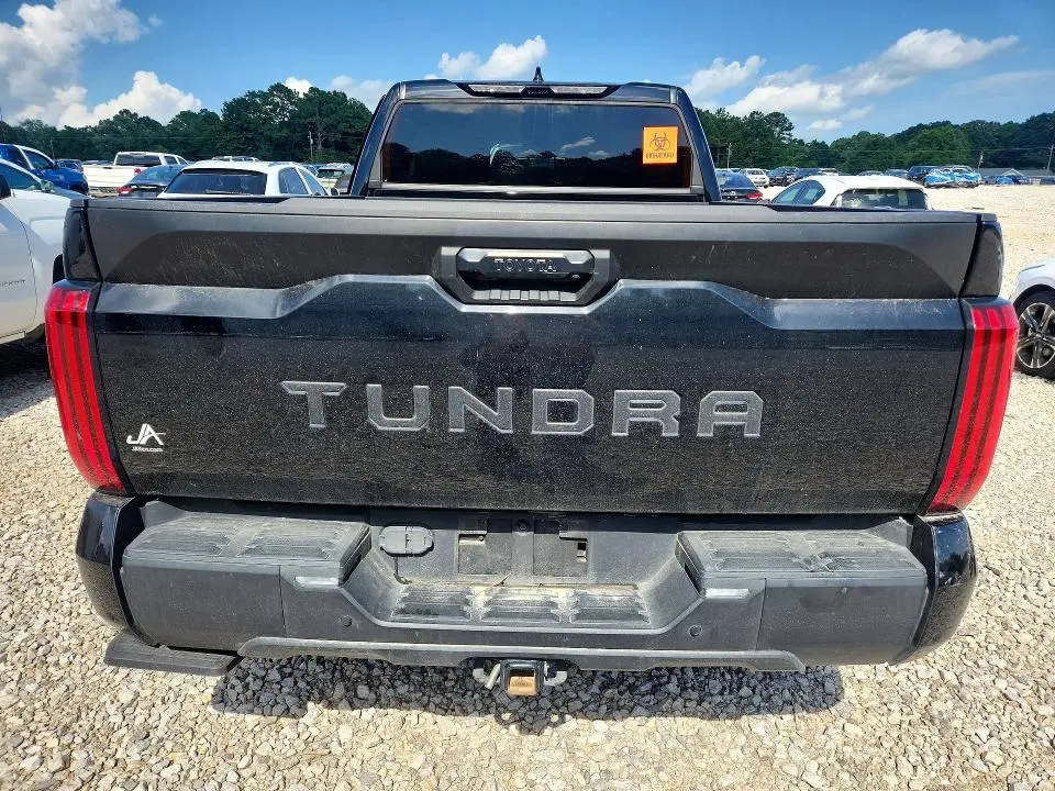 2023 TOYOTA TUNDRA CREWMAX SR5  