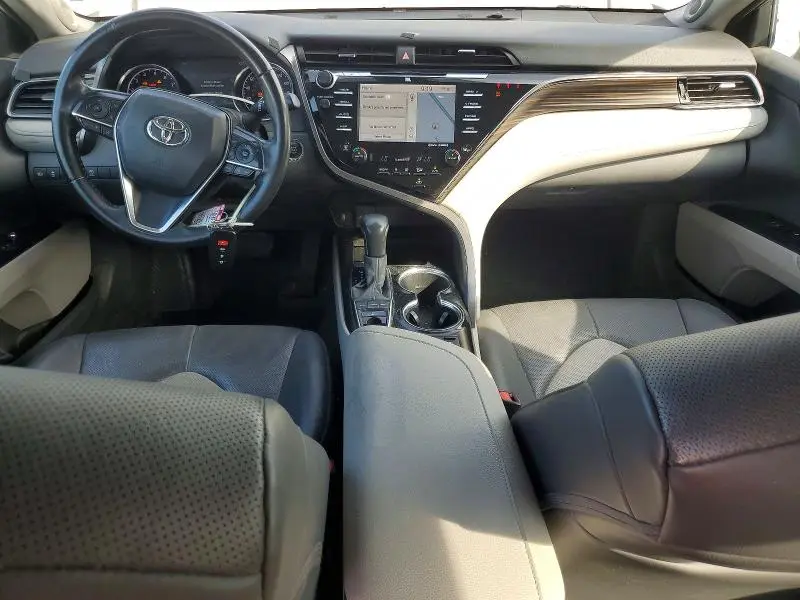 2020 TOYOTA CAMRY XLE  