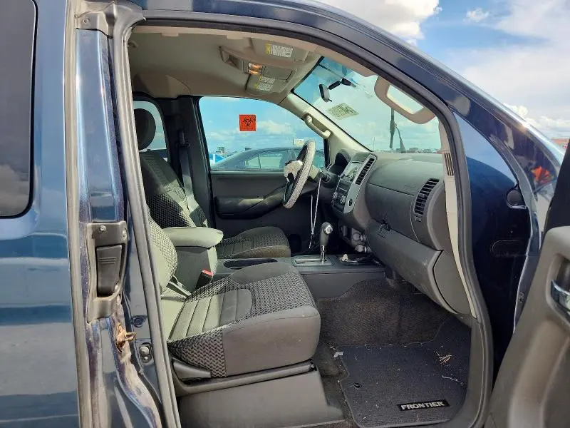2013 NISSAN FRONTIER S  