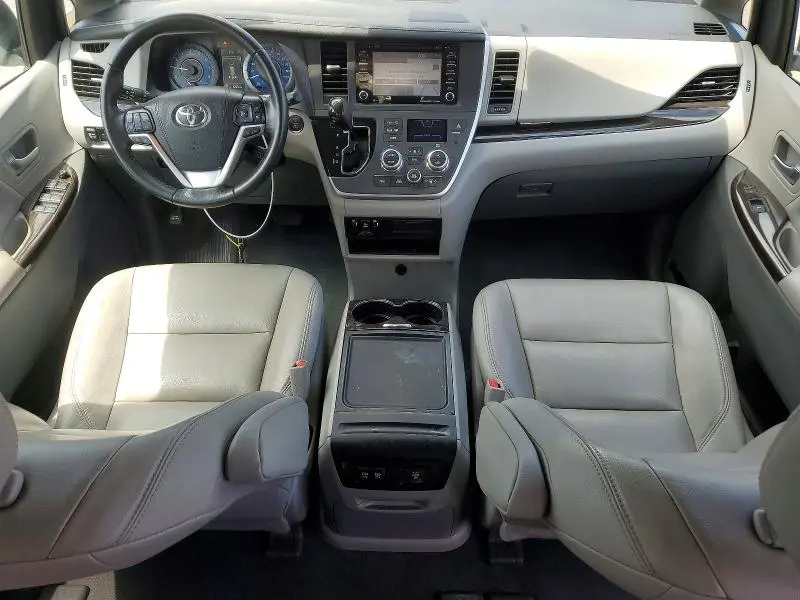 2020 TOYOTA SIENNA XLE 8-PASSENGER  