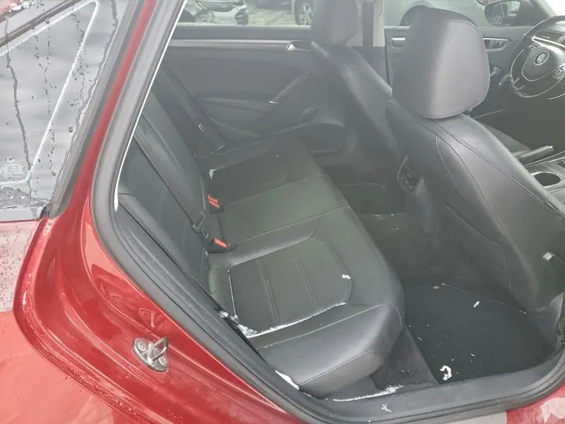 2017 VOLKSWAGEN PASSAT SE  