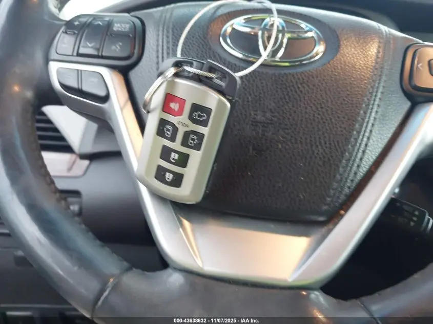 2017 TOYOTA SIENNA LIMITED PREMIUM 7 PASSENGER