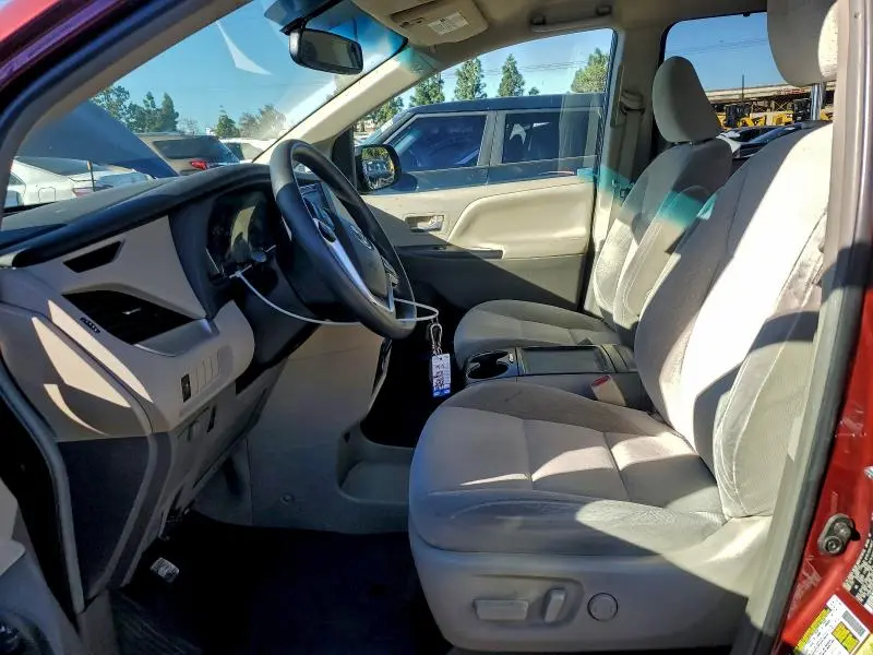 2015 TOYOTA SIENNA LE  