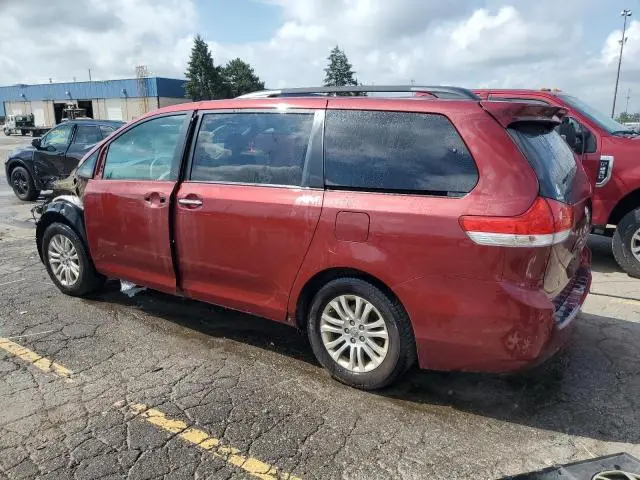 2012 TOYOTA SIENNA XLE  