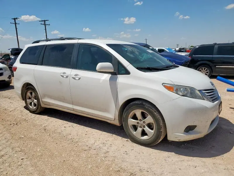 2016 TOYOTA SIENNA LE  