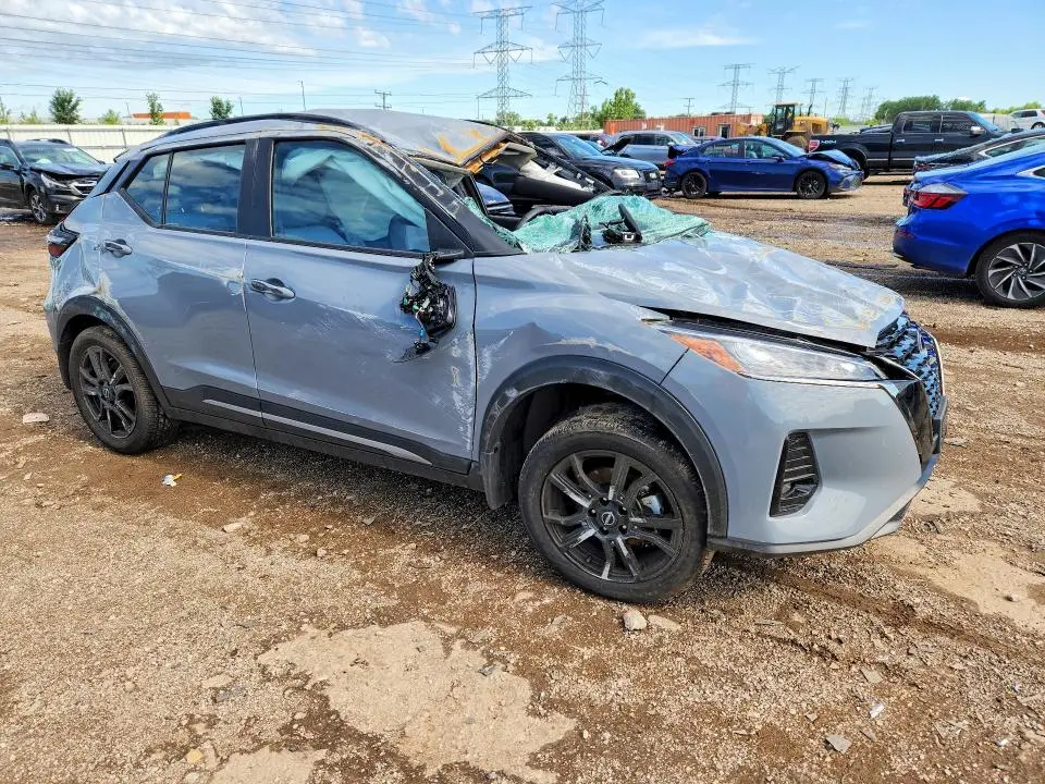 2024 NISSAN KICKS SR  