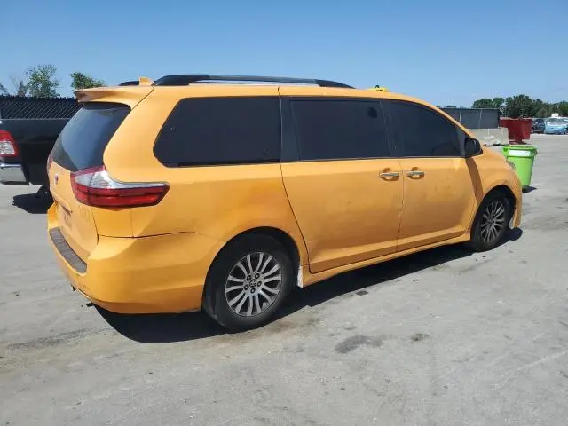 2018 TOYOTA SIENNA XLE  