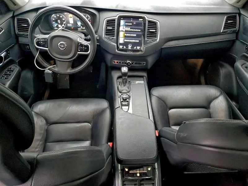 2020 VOLVO XC90 T6 MOMENTUM  
