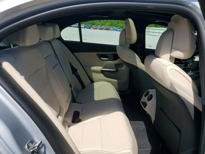 2026 MERCEDES-BENZ C 300  