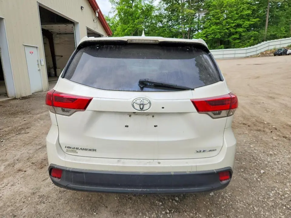 2019 TOYOTA HIGHLANDER XLE  