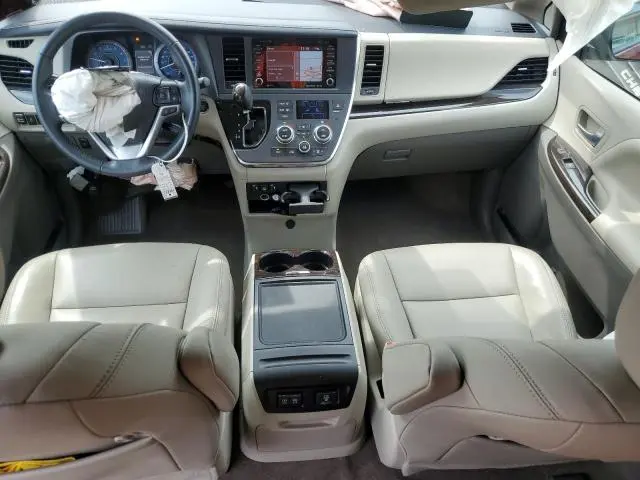 2019 TOYOTA SIENNA XLE  