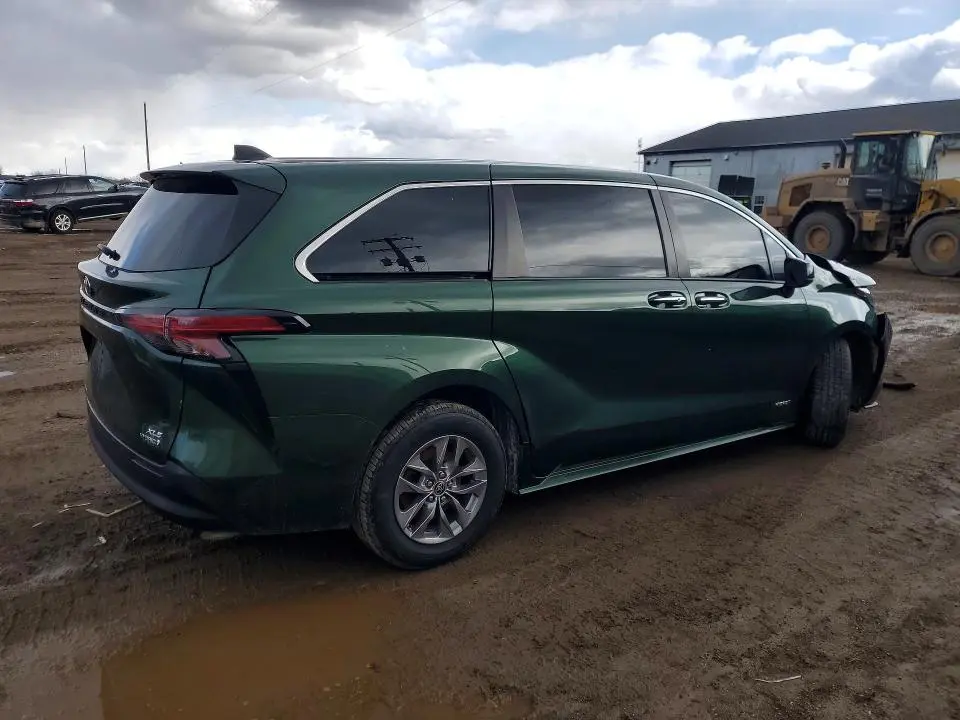 2021 TOYOTA SIENNA XLE 8-PASSENGER  