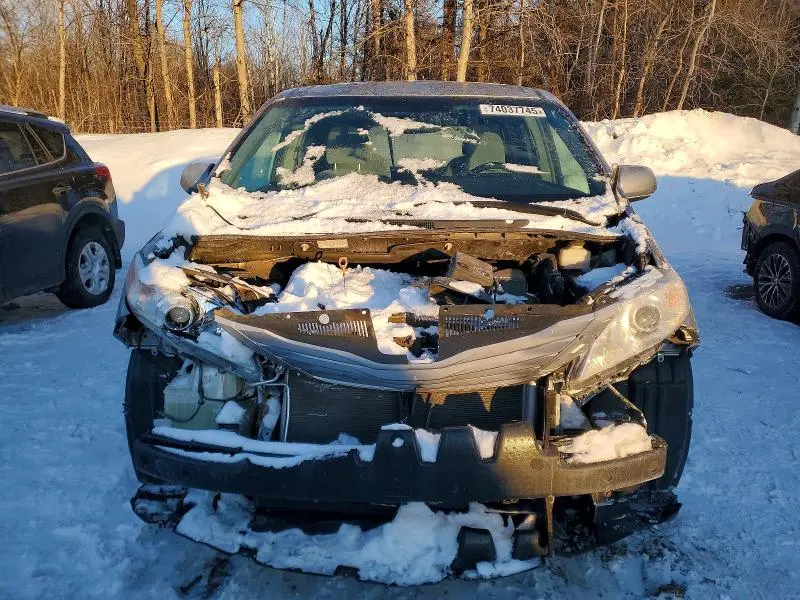 2017 TOYOTA SIENNA LE  