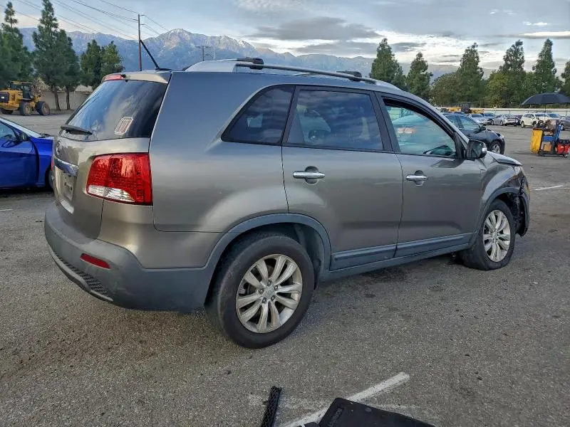 2011 KIA SORENTO BASE  