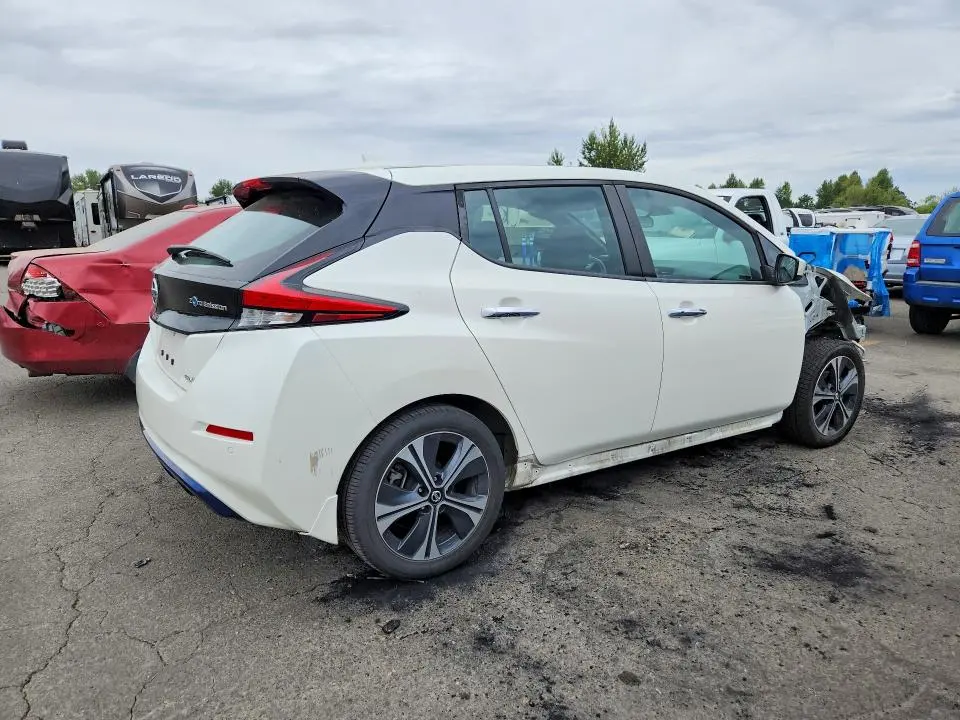 2022 NISSAN LEAF SV  