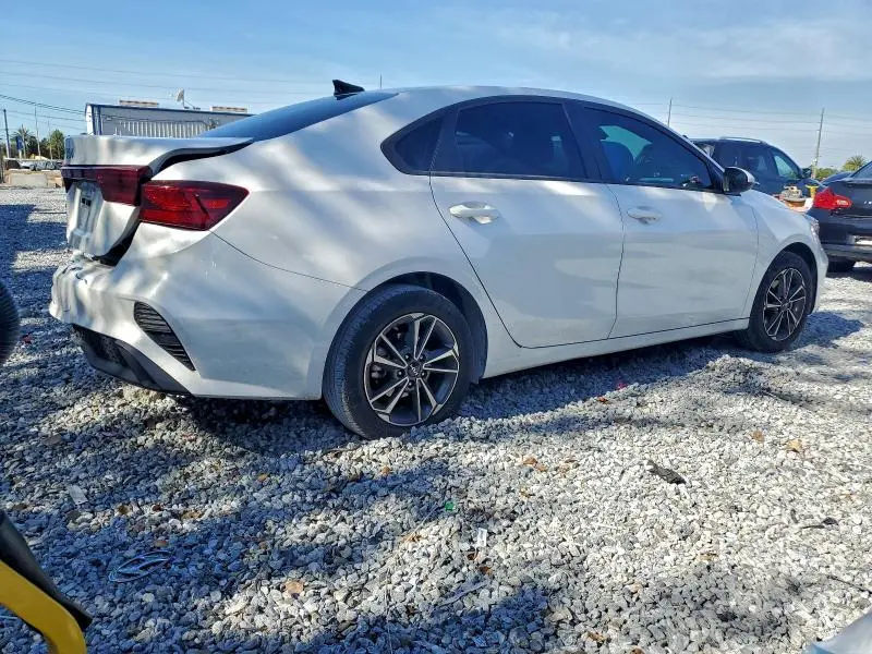 2023 KIA FORTE LX  