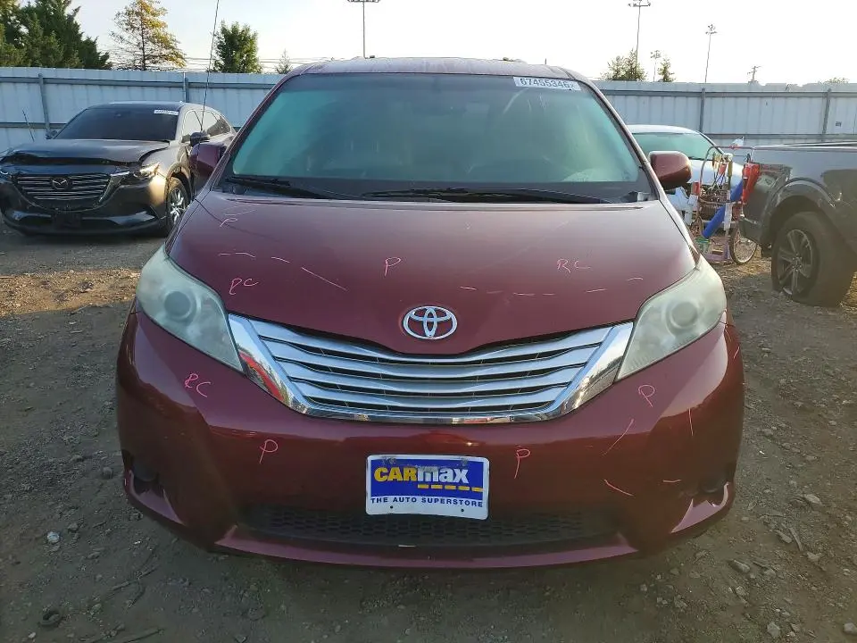 2012 TOYOTA SIENNA LE  