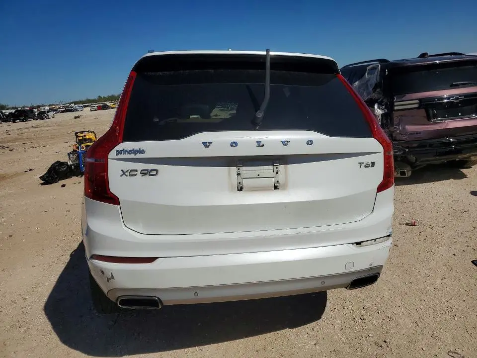 2017 VOLVO XC90 T6  