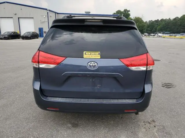 2013 TOYOTA SIENNA XLE  