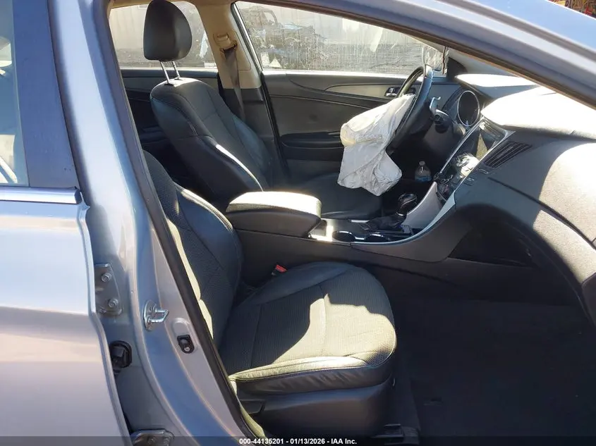 2011 HYUNDAI SONATA SE