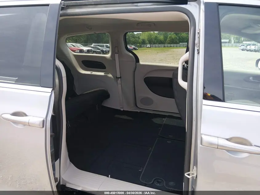 2021 CHRYSLER VOYAGER LX