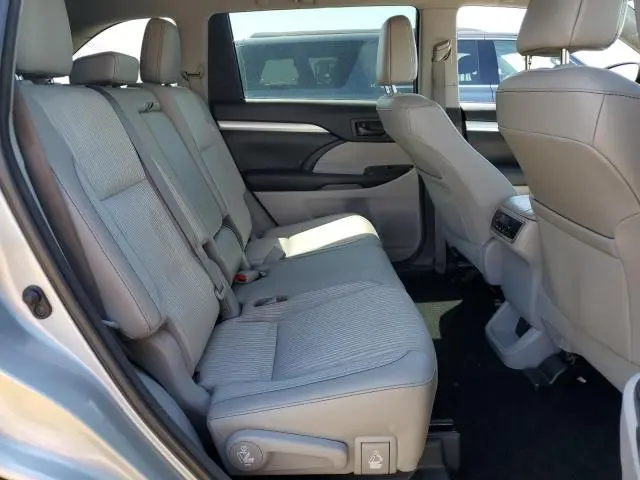 2017 TOYOTA HIGHLANDER LE  