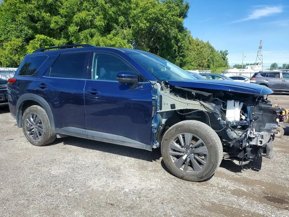 2023 NISSAN PATHFINDER SV  