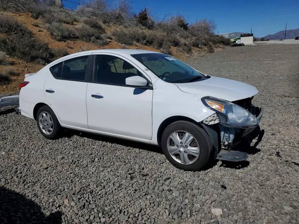 2018 NISSAN VERSA SV  